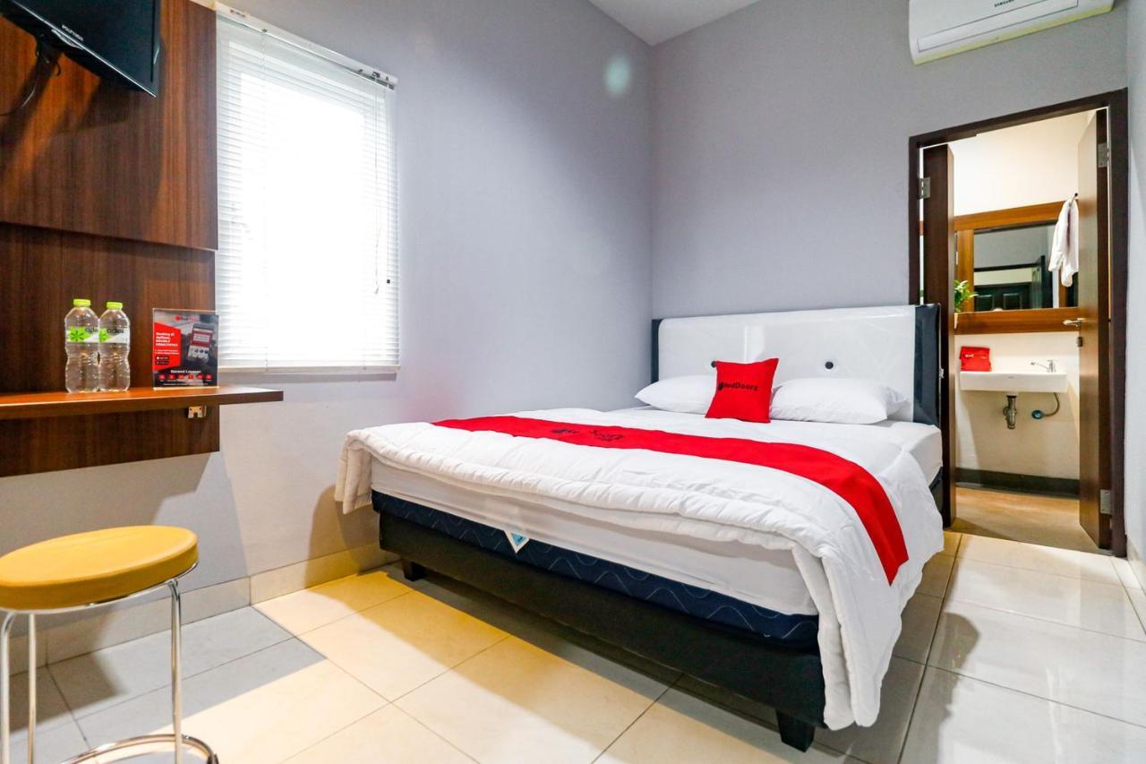 Reddoorz Near Kebon Jeruk Jacarta Exterior foto