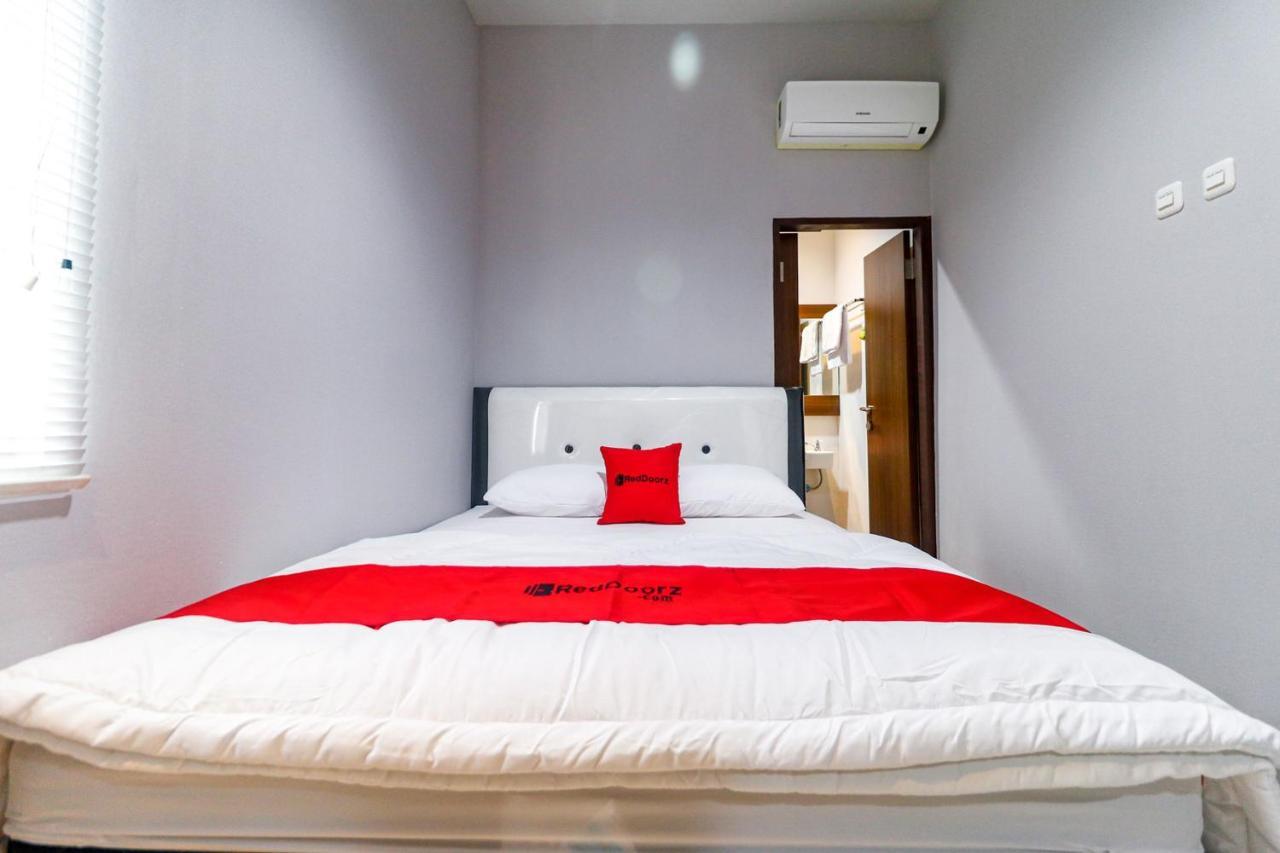 Reddoorz Near Kebon Jeruk Jacarta Exterior foto